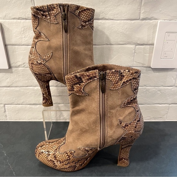 Tamaris sz 40 US 9.5-10 tan snakeprint faux leather heeled booties - Picture 4 of 12